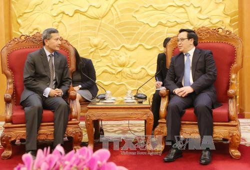 Party external relations official receives Singaporean Foreign Minister - ảnh 1